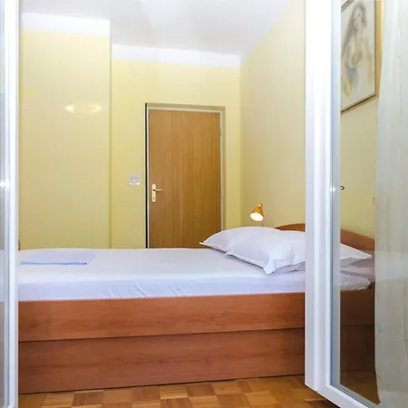 Dejana Gostinjska kuća 3*